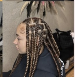 Knotless braids volumineuses de profil