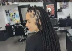 Soft locs en salon de profil
