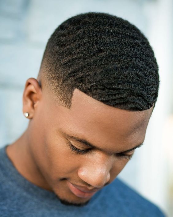 Coupe courte waves avec dégradé et contour précis