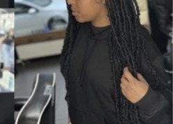 Faux locs volumineuses vue de dos